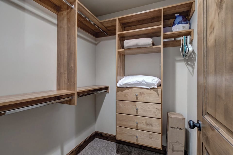 Ample of space for your vacation wardrobe