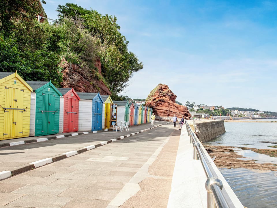 Surrounding area | WavesGreat Cliff, Dawlish