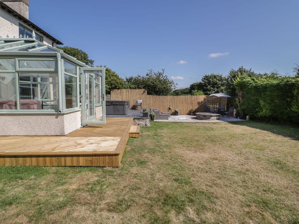 Cottage | Property grounds