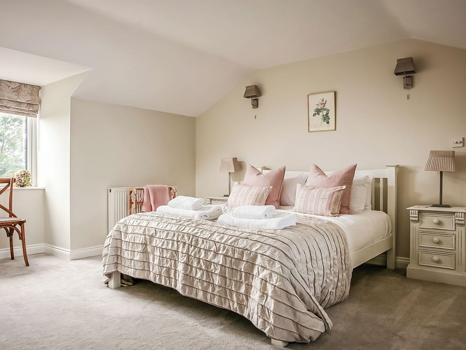 King bedroom | The Cherry Tree, Near Lincoln