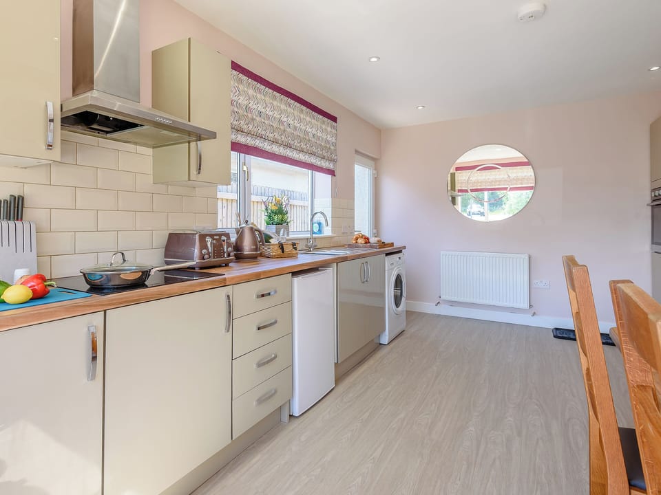 Kitchen/diner | Harebell Cottage, Addlethorpe, near Skegness