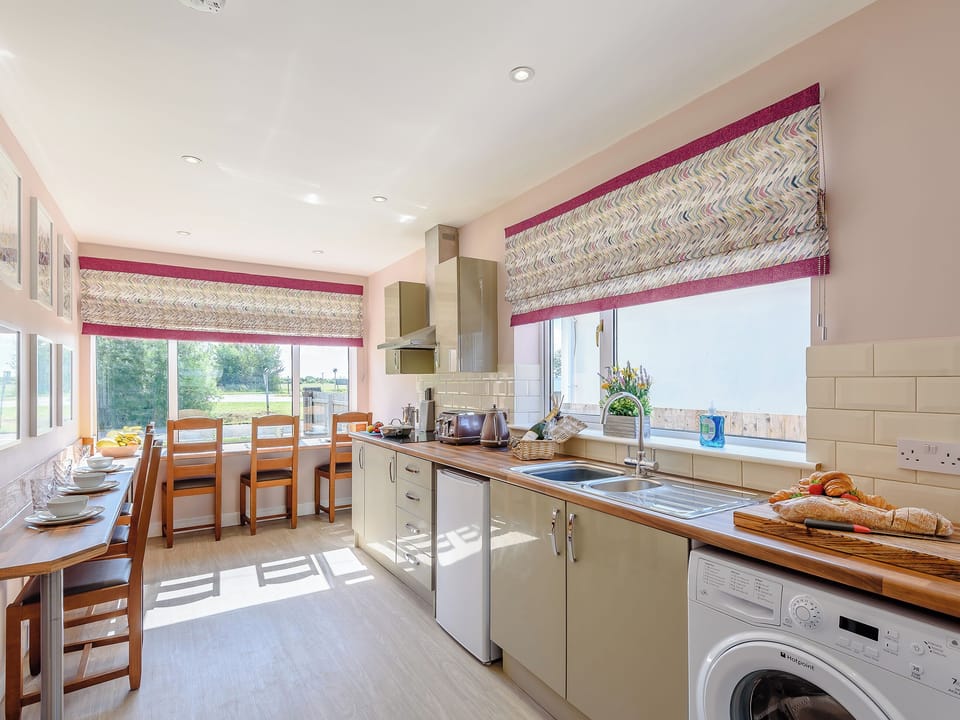 Kitchen/diner | Harebell Cottage, Addlethorpe, near Skegness