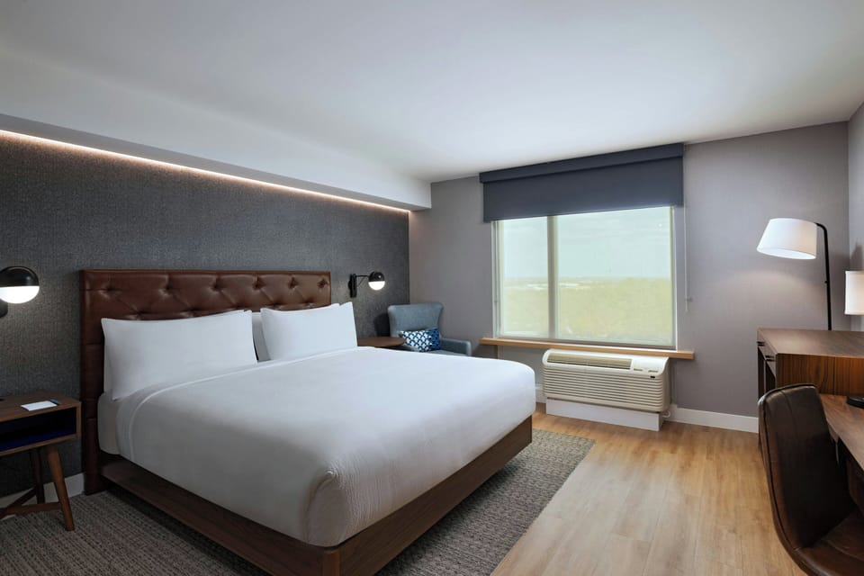 Deluxe Room, 1 King Bed with Sofa bed | Soundproofing, iron/ironing board