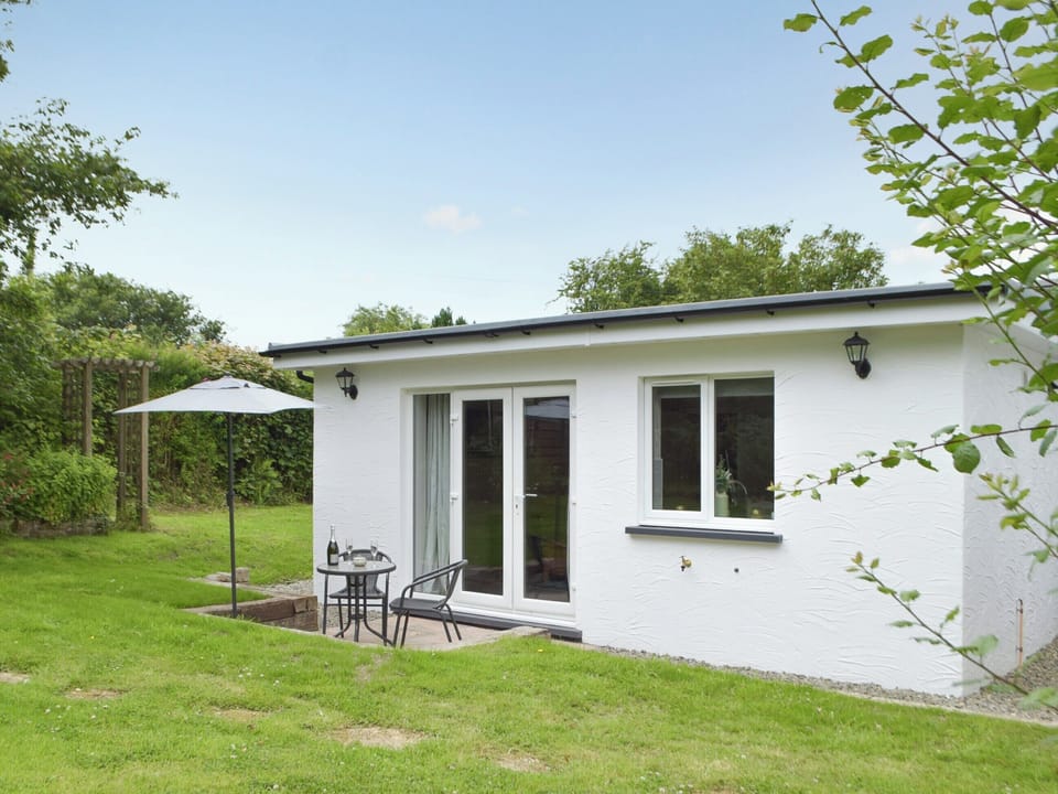 Exterior | Llain Cottage, Cross Inn