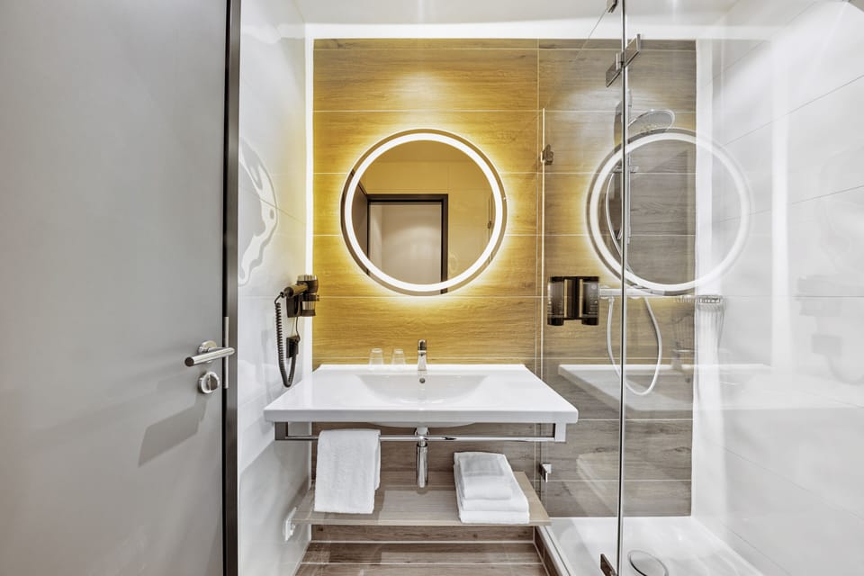 Shower, free toiletries, hair dryer, towels