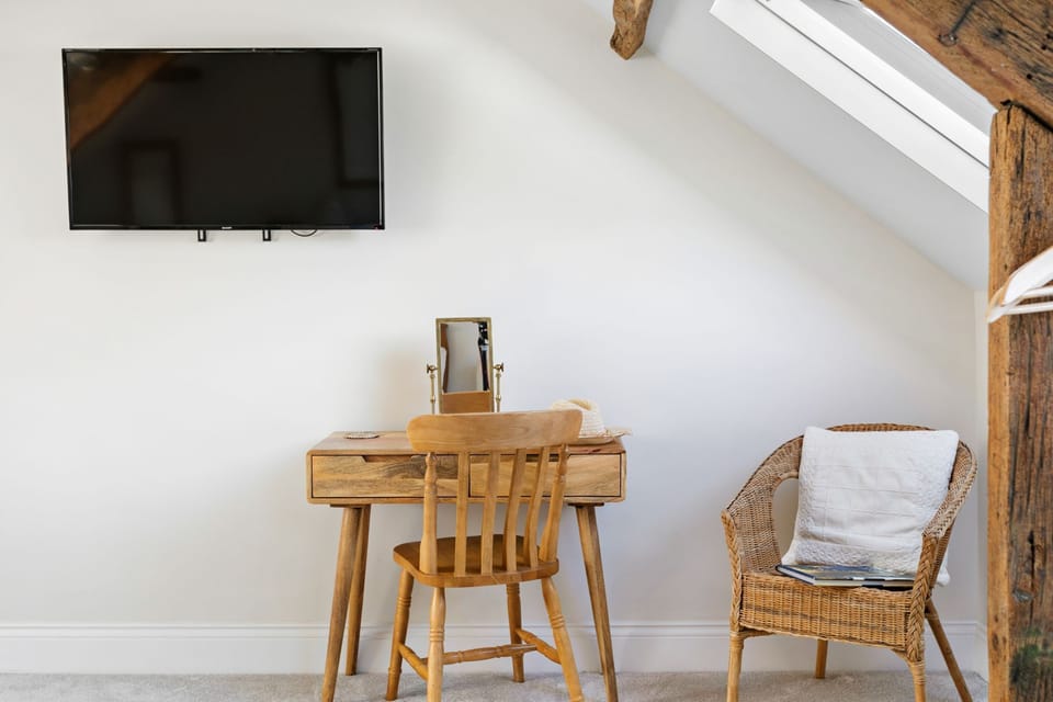 Smart TV in master bedroom - 1 Quayside