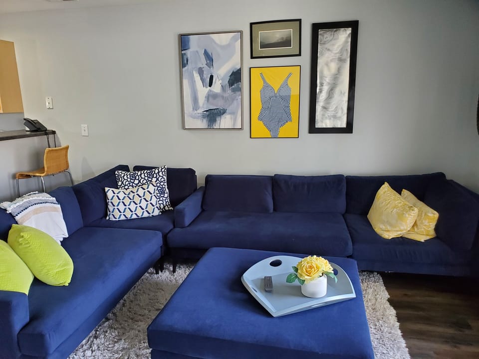 Spacious lounging 