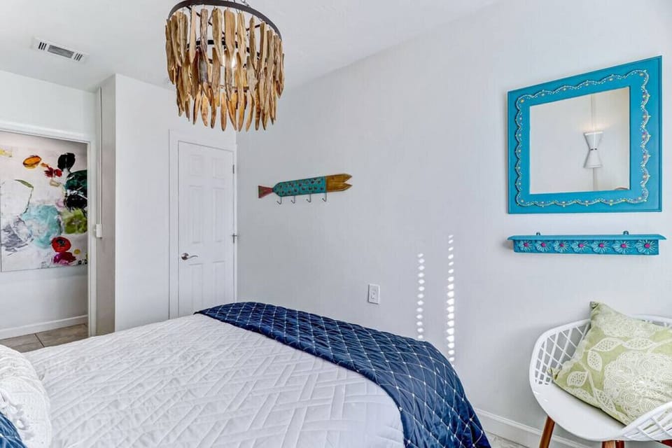 2nd Bedroom - Queen Bed