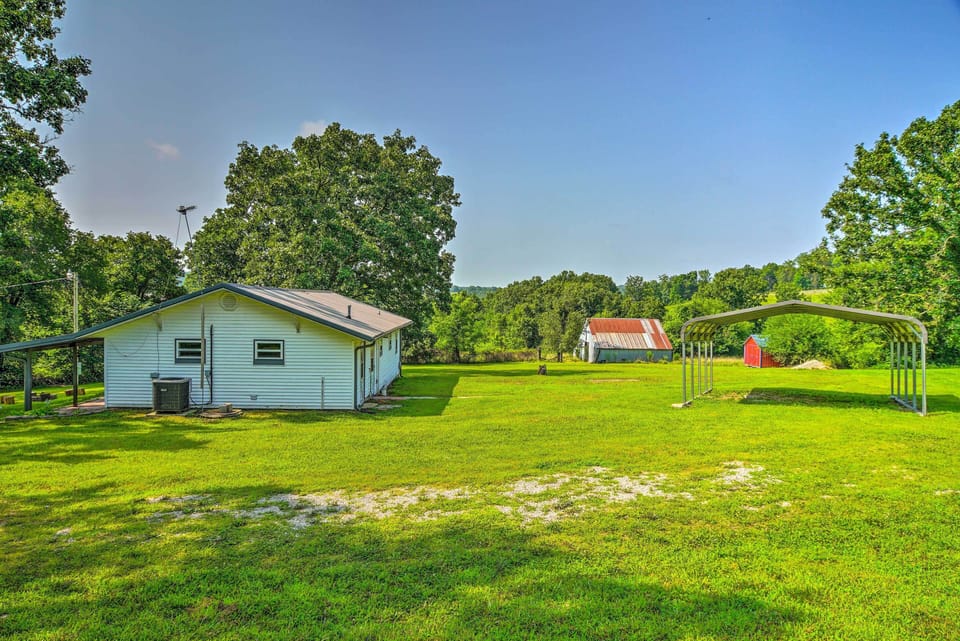 Parking | Carport (1 Vehicle) | Gravel Driveway (Unlimited Parking)