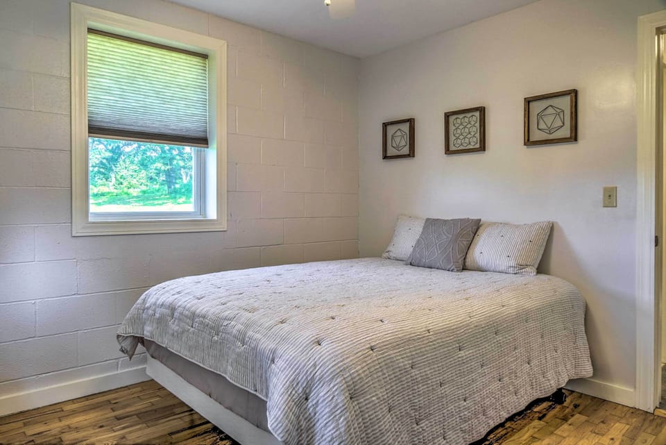 Bedroom 1 | Queen Bed