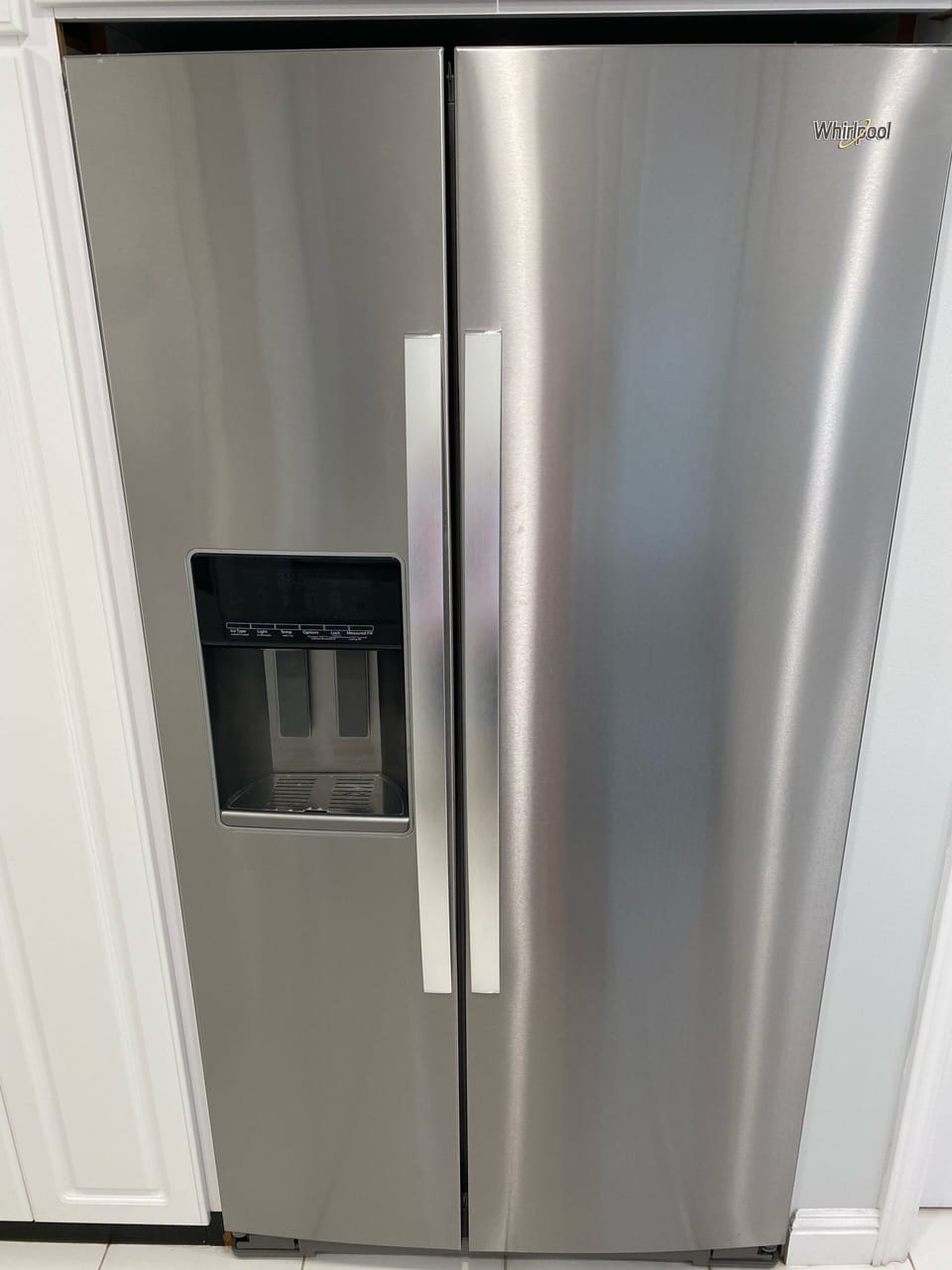 Full size new refrigerator with filtered water and ice maker 