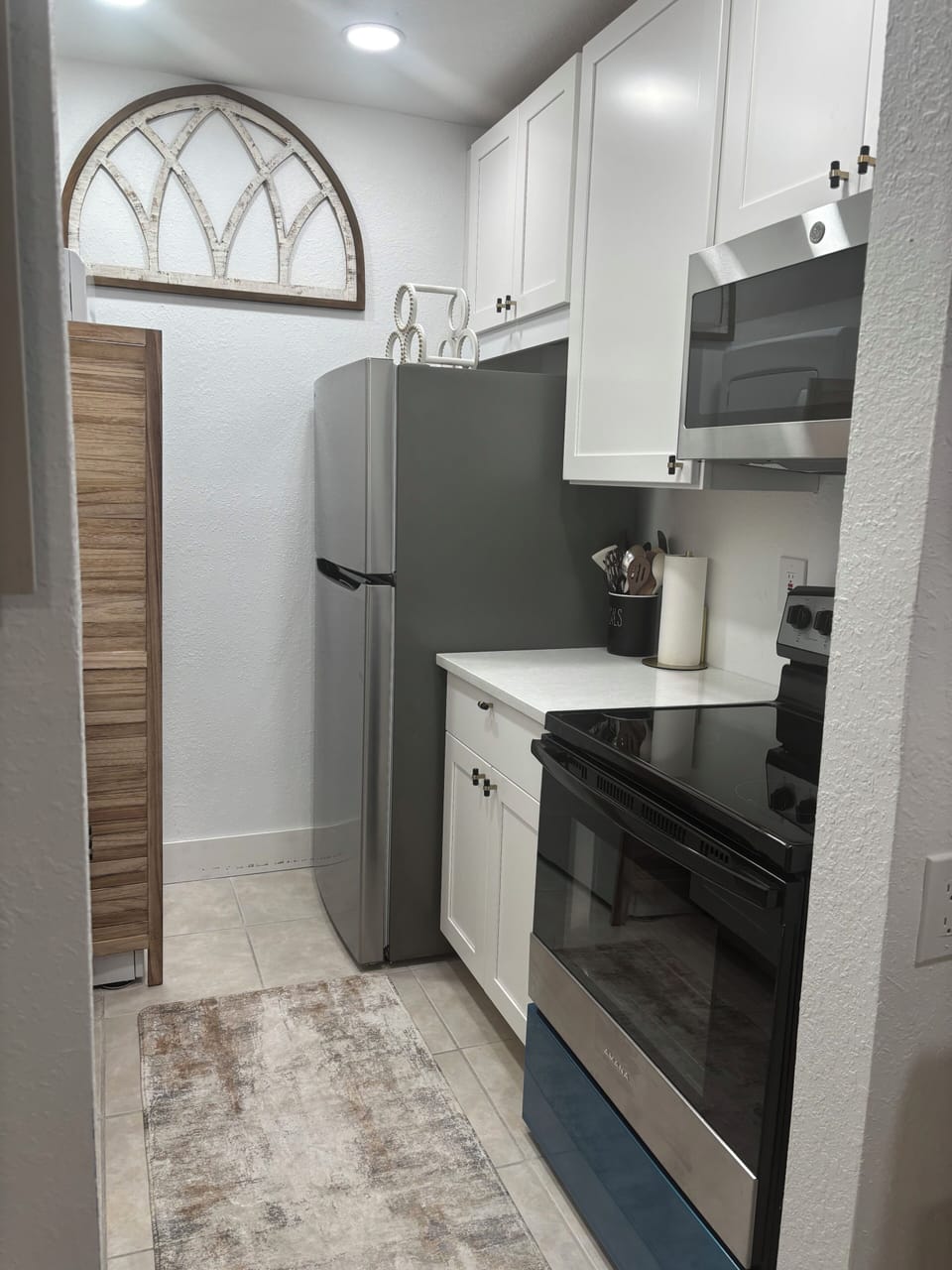Full kitchen