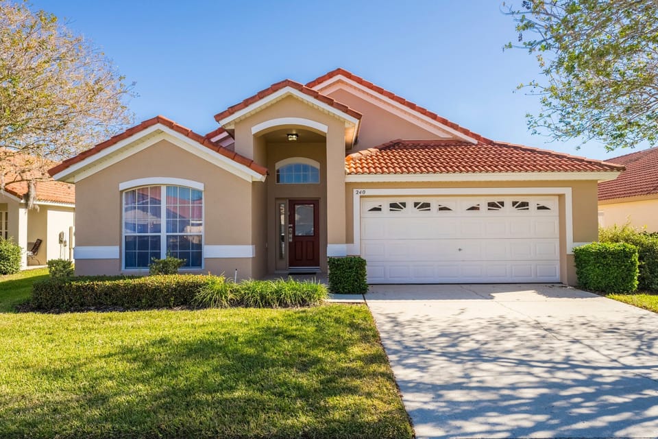 Front of villa near Disney