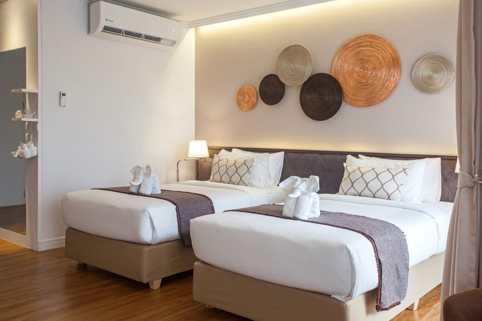 Premier Studio (Pet Allowed) | Down comforters, memory foam beds, in-room safe, desk