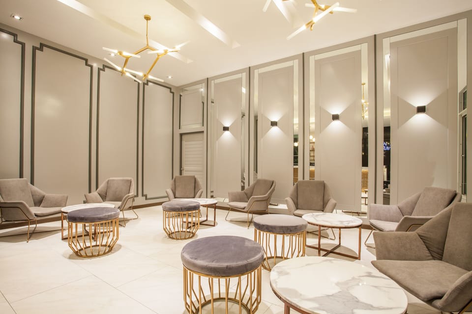 Lobby lounge