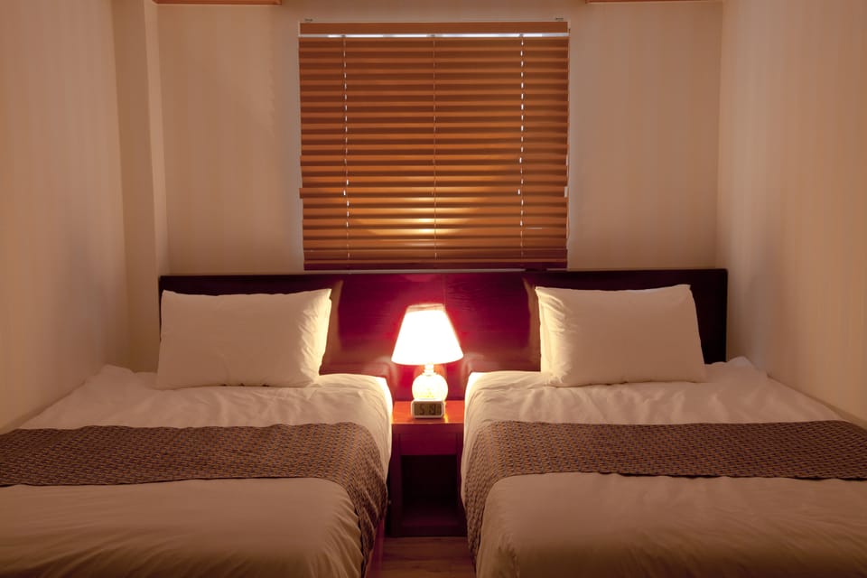 Standard Twin Room | Pillowtop beds, in-room safe, desk, blackout drapes