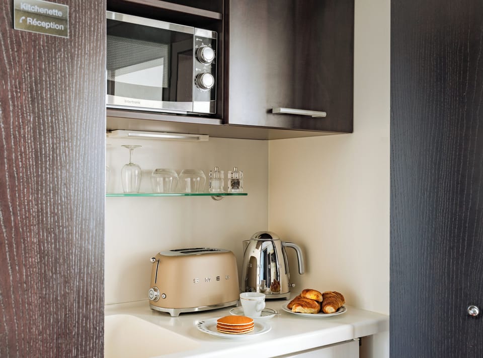 Coffee/tea maker, electric kettle, eco-friendly cleaning products