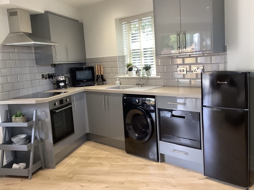 Fully equipped kitchen, oven/ hobb, dishwasher and Fridge/freezer & Washer/Dryer