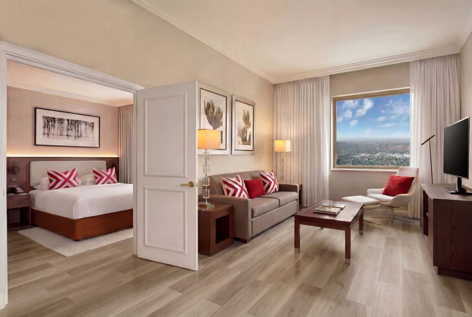 Premium One Bedroom Terrace Suite | Hypo-allergenic bedding available, minibar, in-room safe, desk