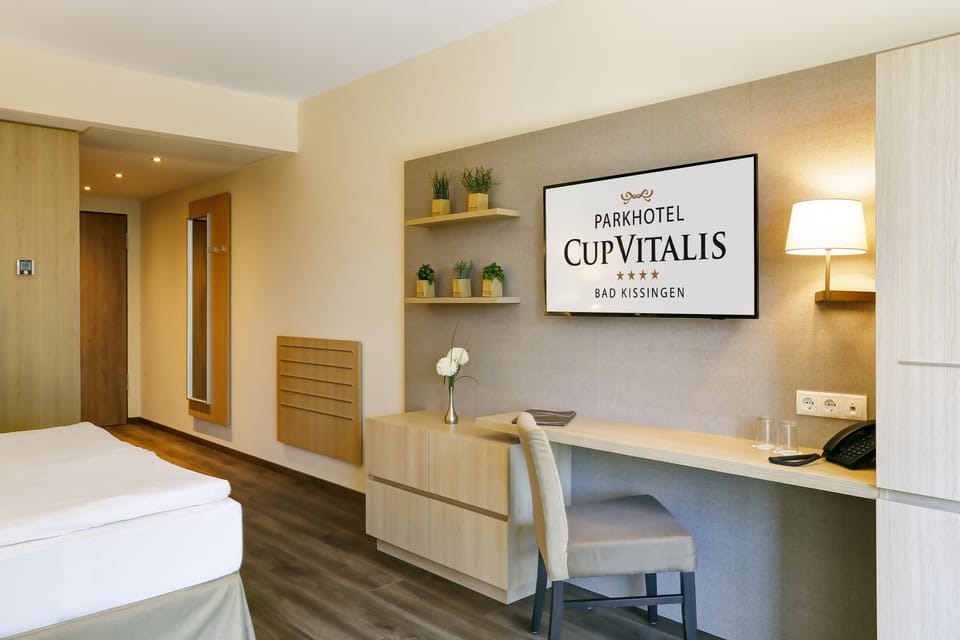 Deluxe Double Room | In-room safe, desk, WiFi (free), bed sheets
