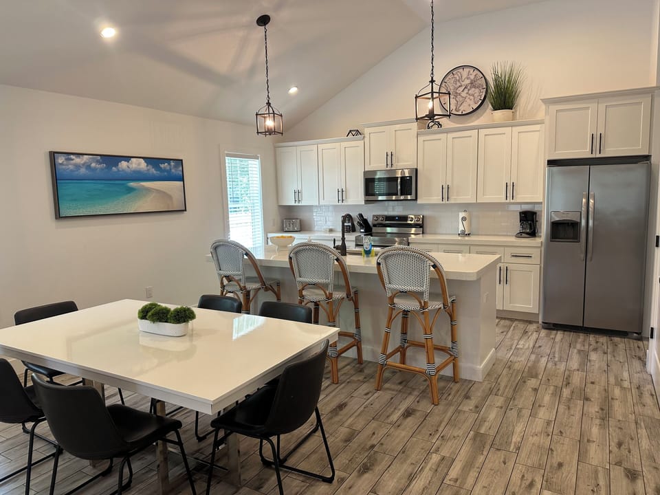 Dining & Kitchen