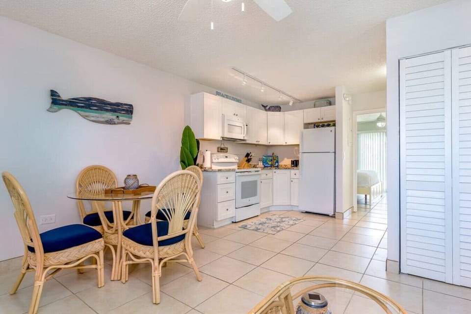 Dining Table with easy access to the kitchen.