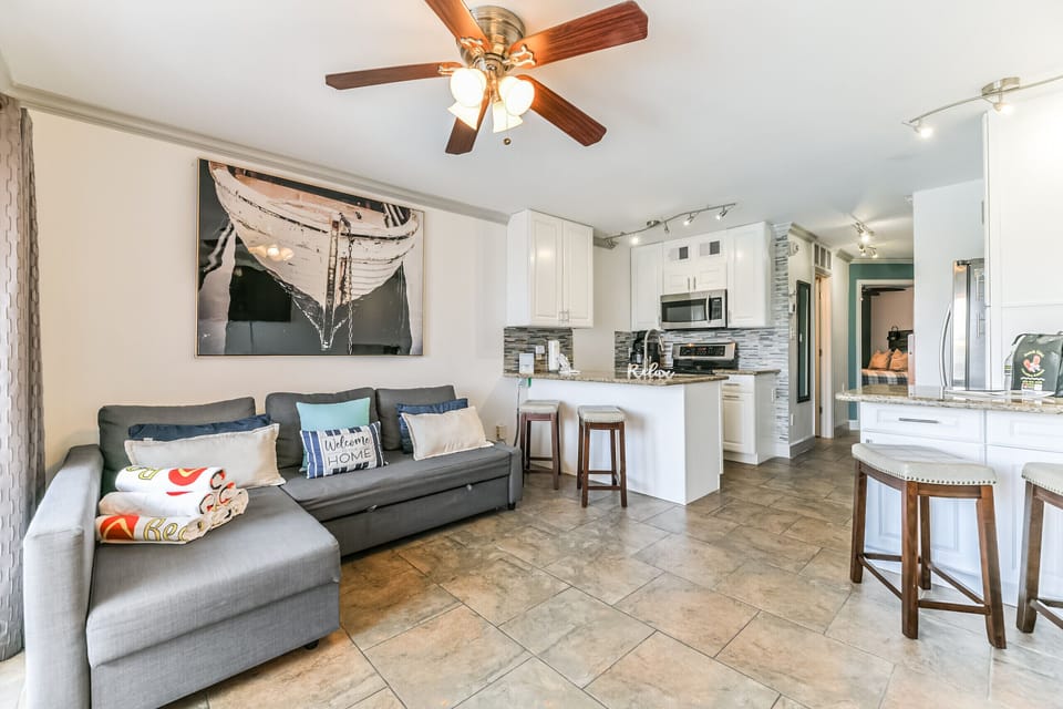 New renovated unit, the perfect place to relax after a day at the beach