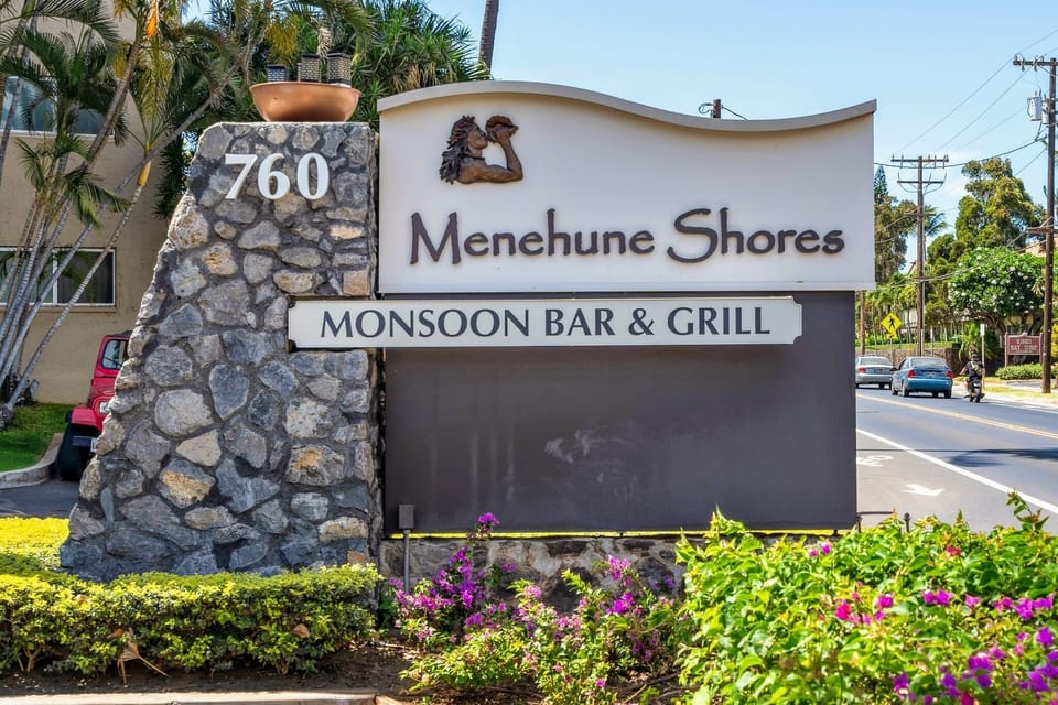 Menehune Shores features Monsoon Bar and Grill.