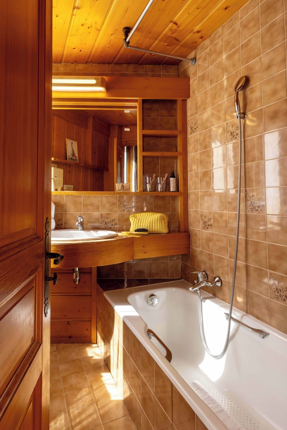 Superior Double Room | Bathroom | Free toiletries, hair dryer, towels, soap