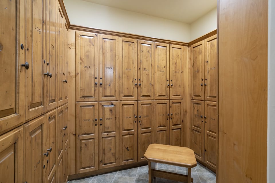 Condo, 2 Bedrooms | Lockers