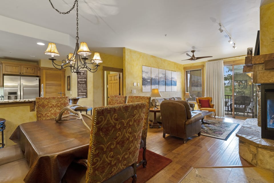 Condo, 2 Bedrooms | Living room | Smart TV