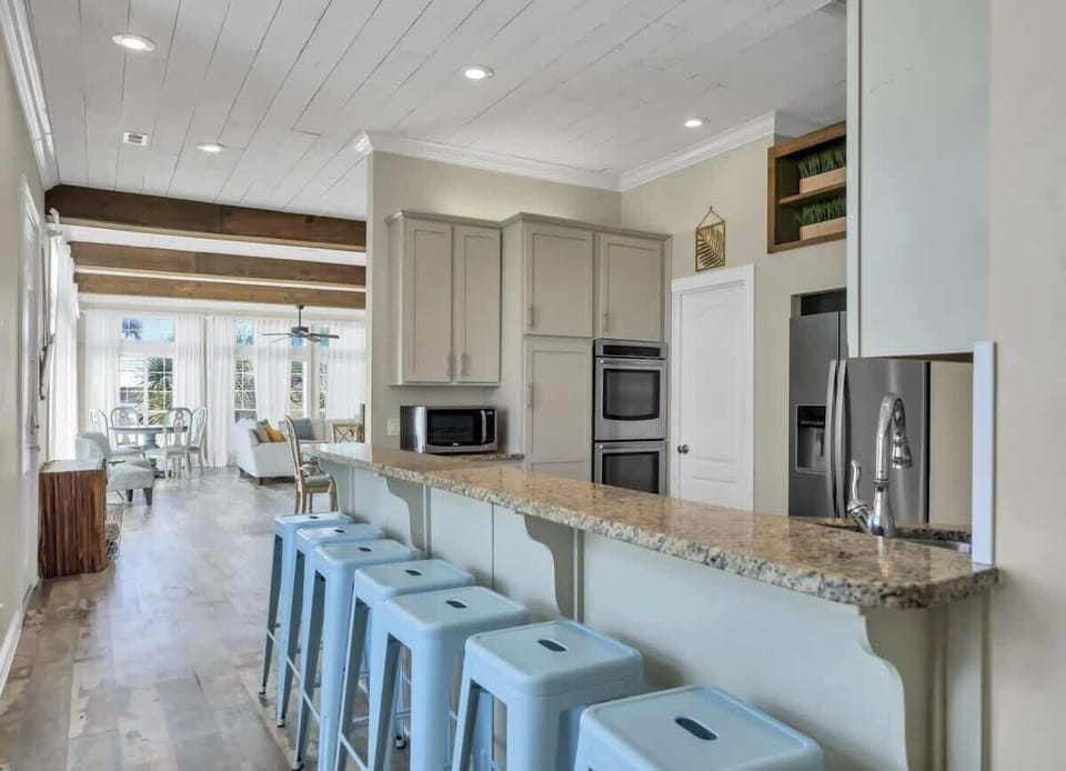 Pull up a stool and enjoy breakfast!