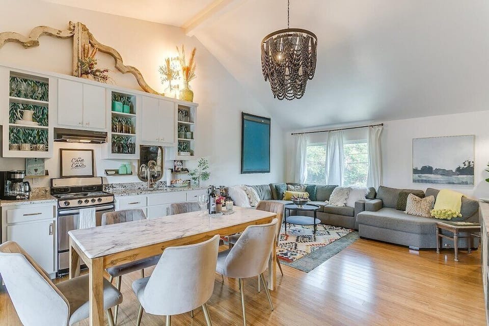 Spacious living area and seating for 6 at dining table.