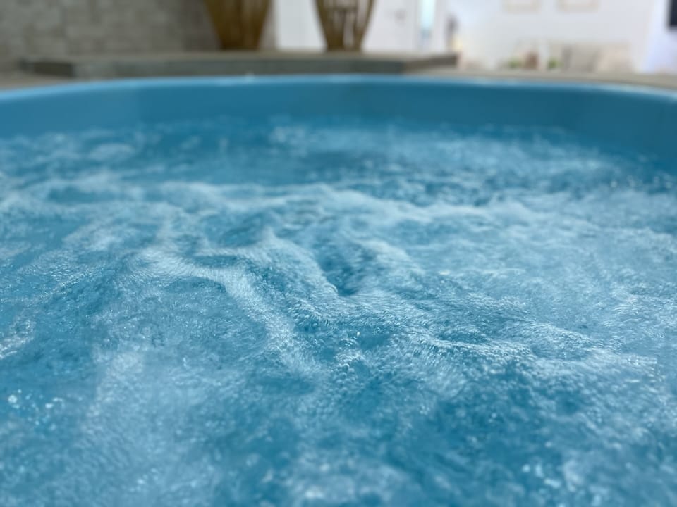 Indoor spa tub