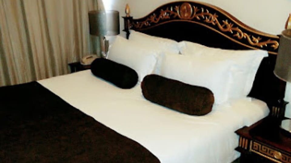Room, 1 Bedroom, Accessible, Smoking | 1 bedroom, internet