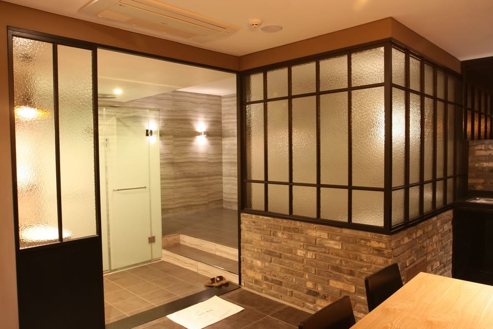 Royal Suite | Bathroom | Separate tub and shower, free toiletries, hair dryer, soap