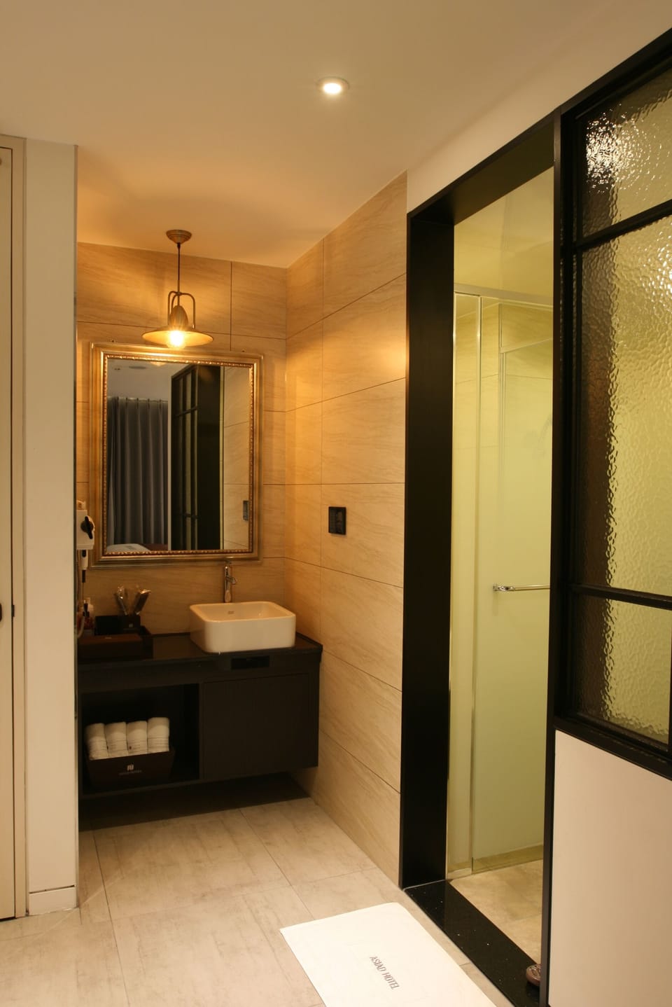 Separate tub and shower, free toiletries, hair dryer, soap