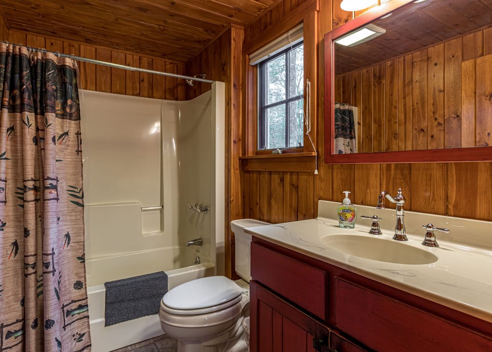 Cute Bathroom with plenty of space