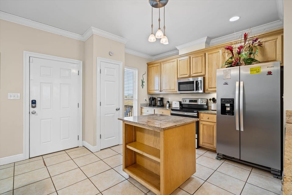 Off The Hook Fully Equipped Kitchen