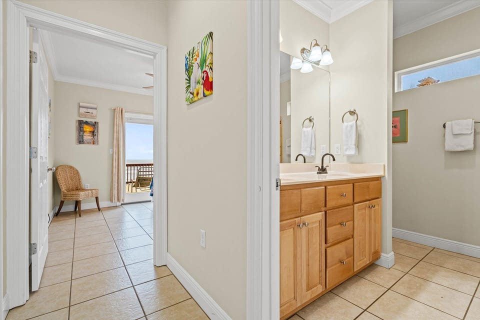 Off The Hook W Hallway with Shared Bathroom