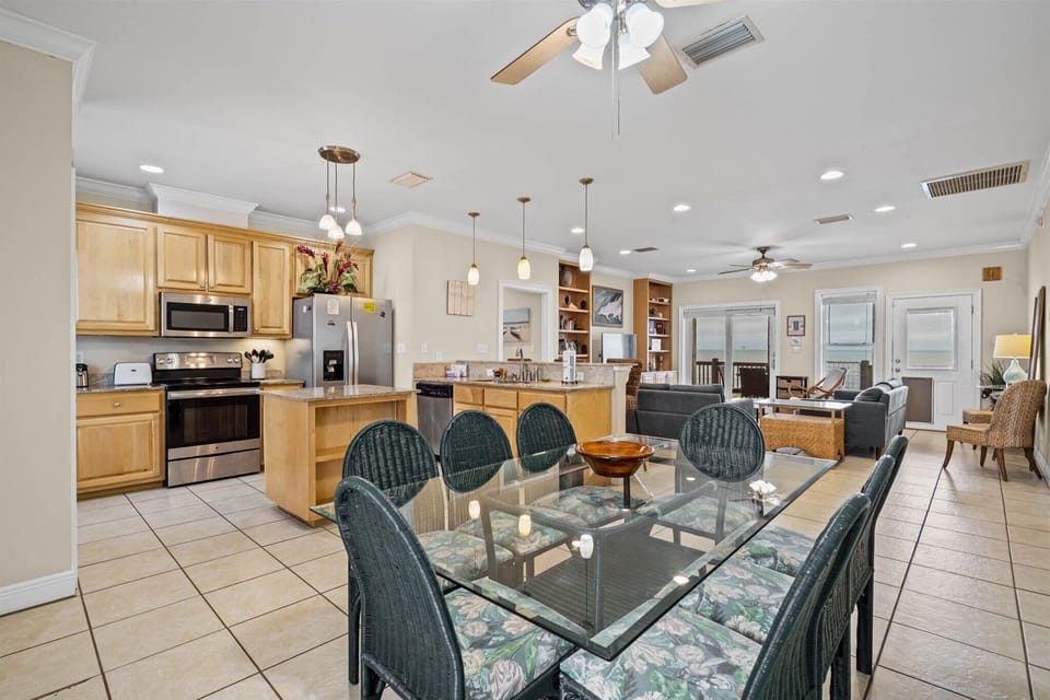 Off The Hook Dining Space