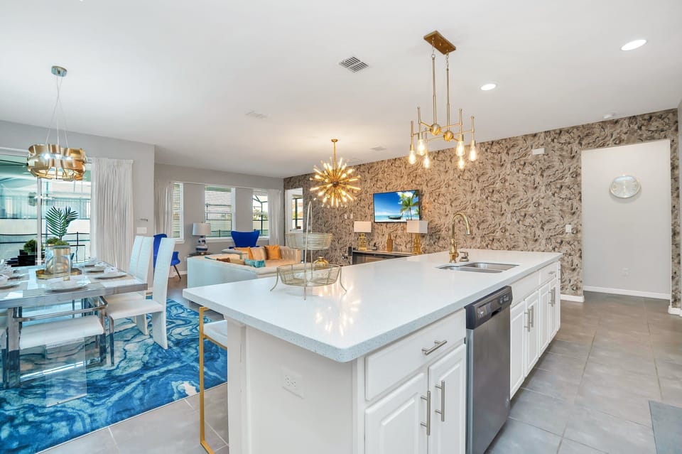 House (6 Bedrooms) | Interior