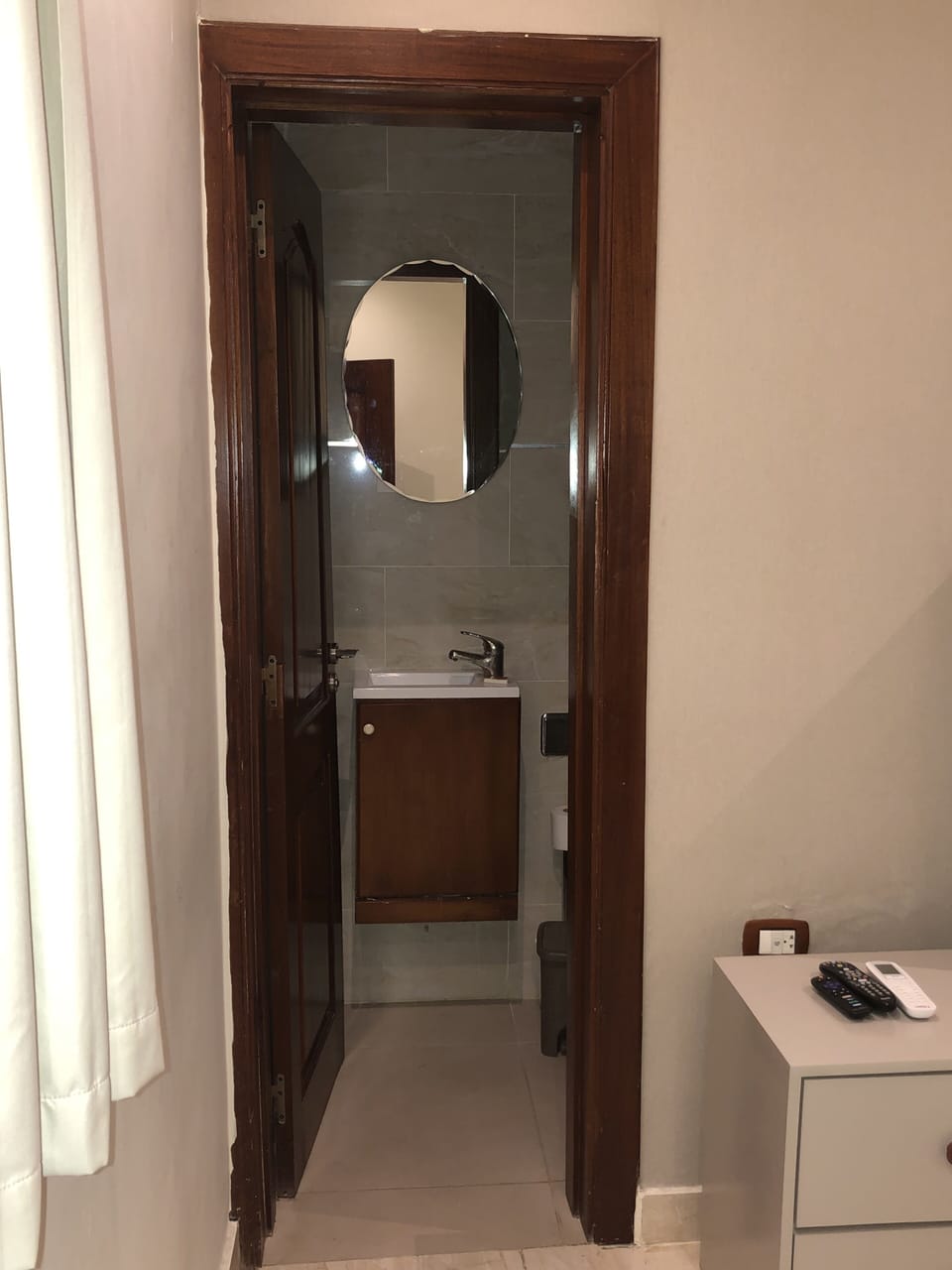 Standard Room | Bathroom | Shower, rainfall showerhead, hair dryer, towels