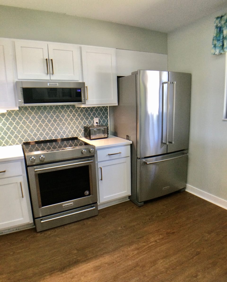 Upstairs Kitchen Full Size Refrigerator with Ice Maker