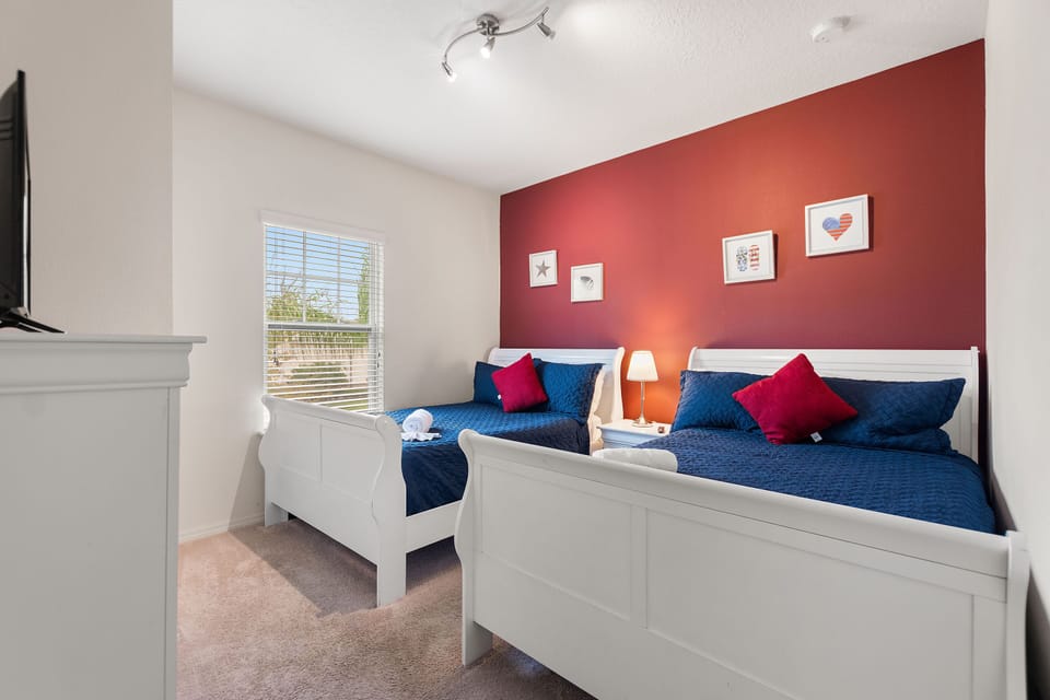 Bedroom 3 - 2 x Full Size (Double) beds. Sleeps up to 4!