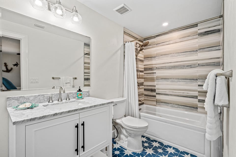 Second bedroom's bathroom