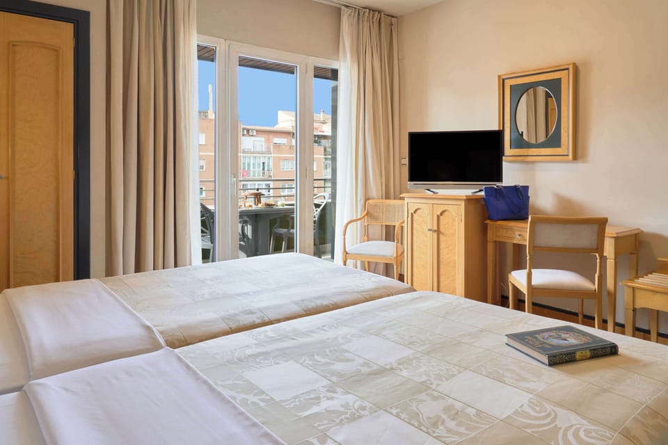Double or Twin Room, Terrace | Minibar, in-room safe, desk, blackout drapes