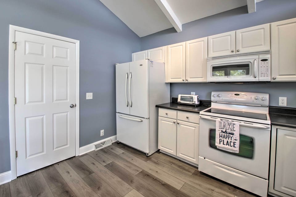 Well-Equipped Kitchen | Toaster Oven