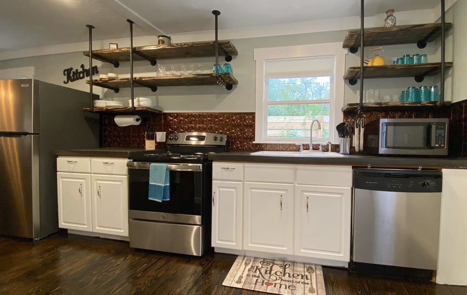 Enjoy the beautiful newly-renovated kitchen with lots of thoughtful finishes