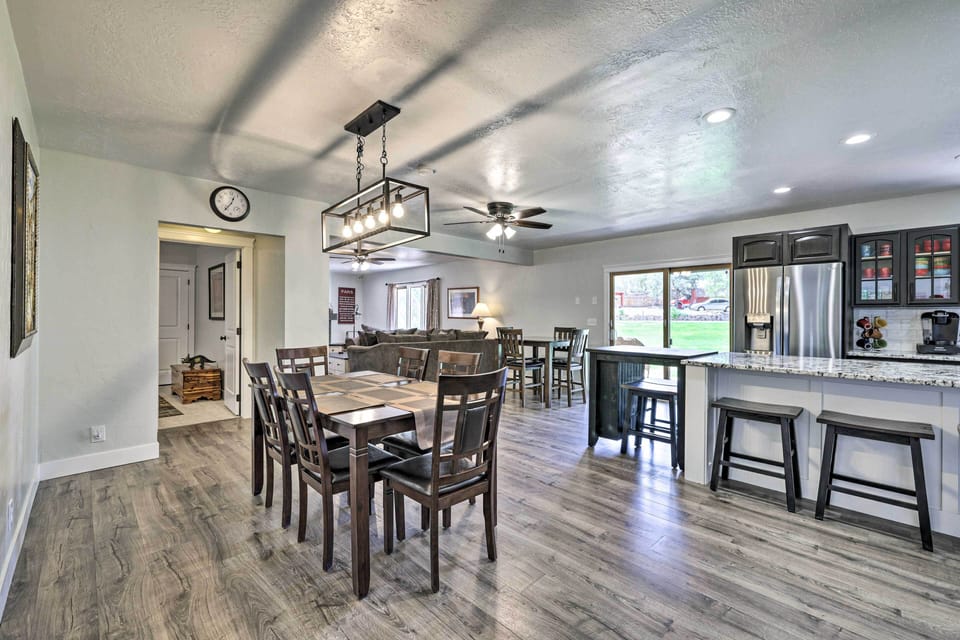 Dining Area | Dishware Provided